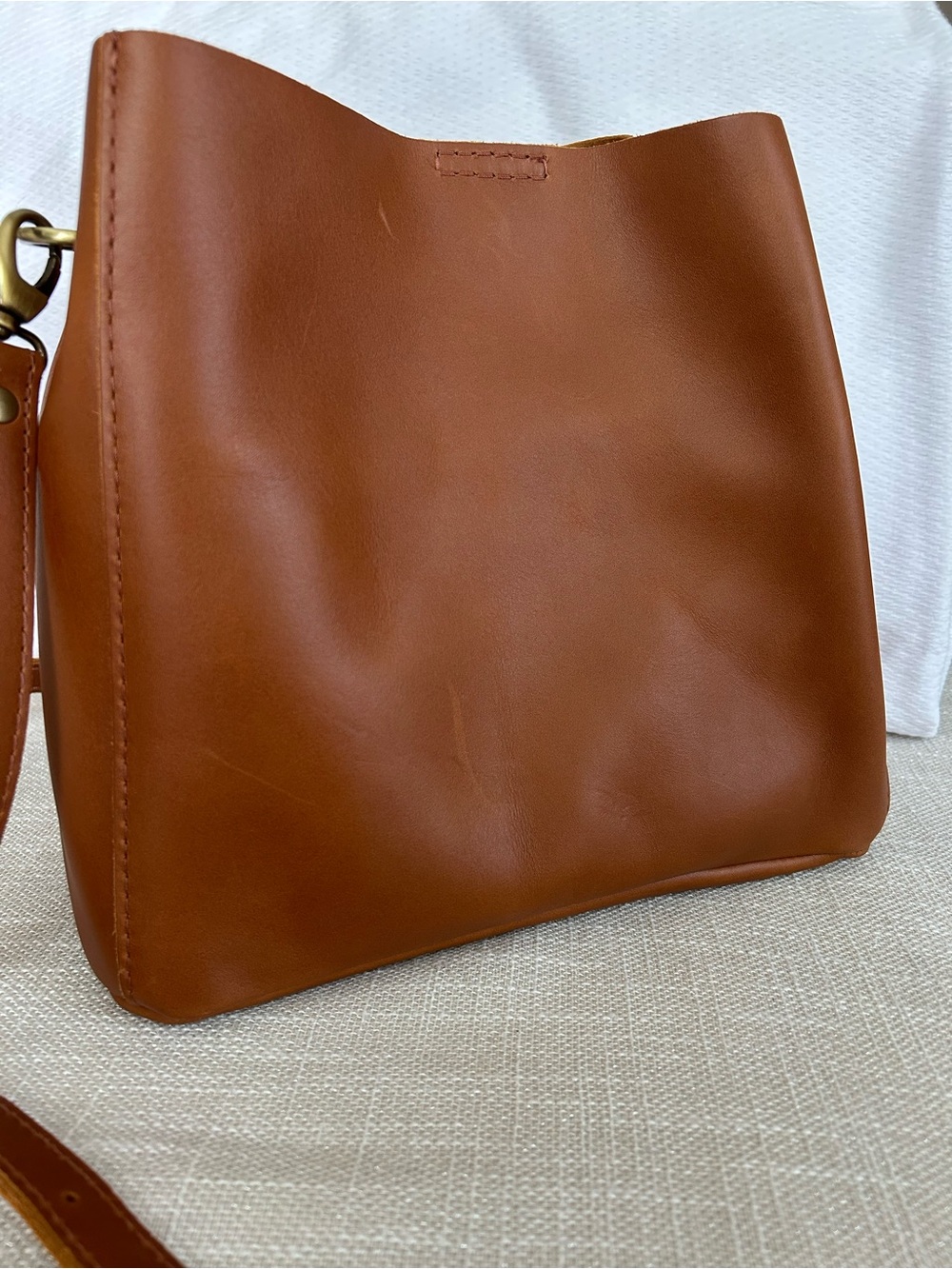 Portland leather bucket bag - Picture 4 of 5
